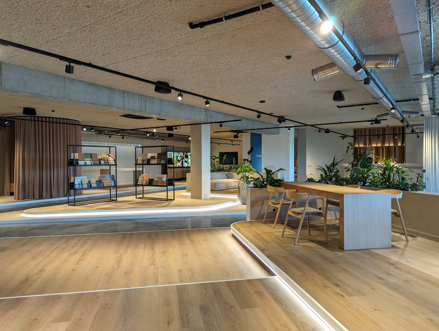 De nieuwe showroom is ruim opgezet