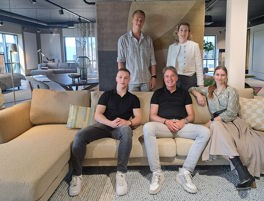 Het Brinker salesteam met op de bovens te rij Rémon Bolderman en Margôt Eshuis en op de onderste rij Lars Brinker Carlo van de Groep en Kim Sparling