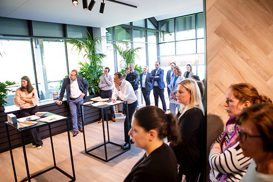 Veel aandacht van de belangstellenden voor de uitleg