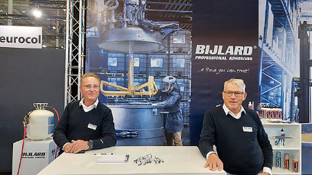 Dick Heijster L en Ted Engelen bemannen de stand van Bijlard