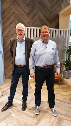 Links Eef van Leusden geflankeerd door Theo van Elk op de stand van mFLOR