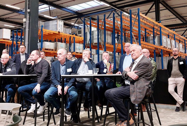 De presentatie van Lieuwe Steendam wordt met belangstelling ontvangen