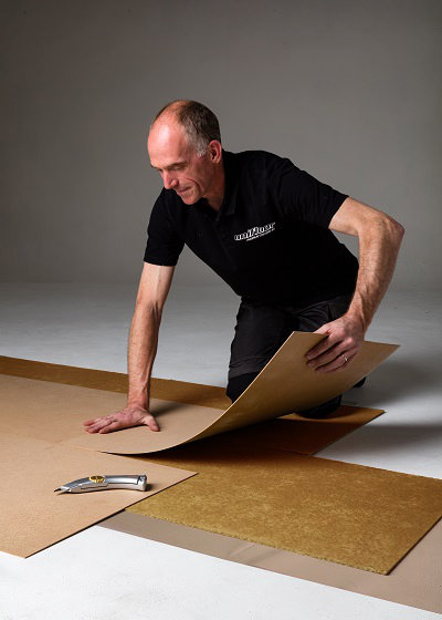 Unifloors product manager Frank Vousten presenteert samen me t zijn collegas diverse nieuw e producten tijdens InCoDa