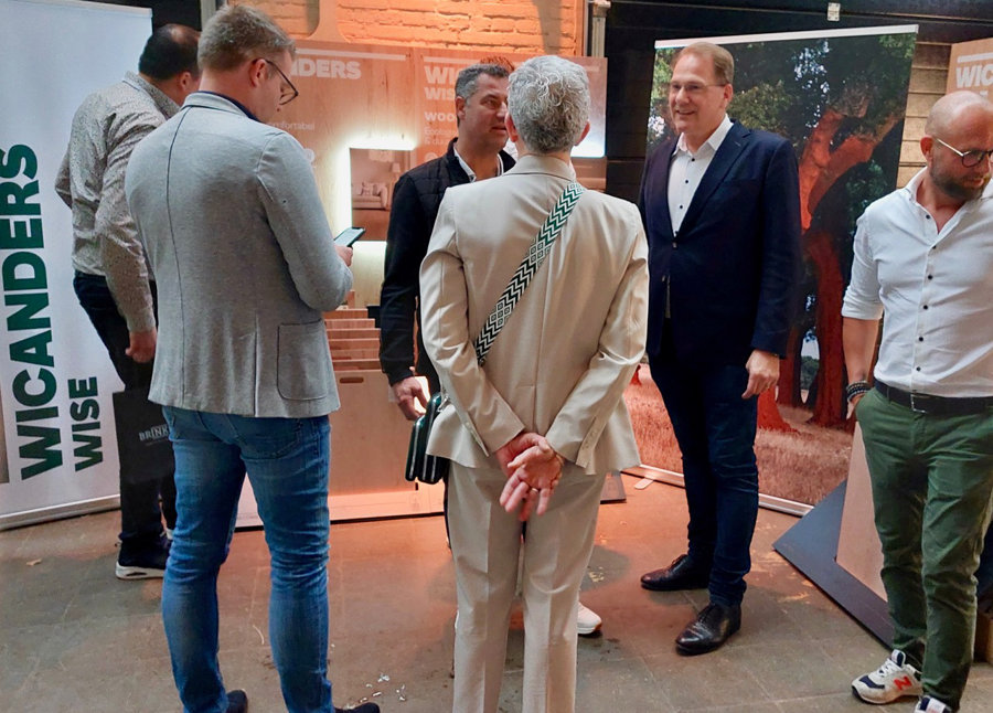 Amorim presenteerde zijn Wicanders Wise met tweede van rechts Ad Postma