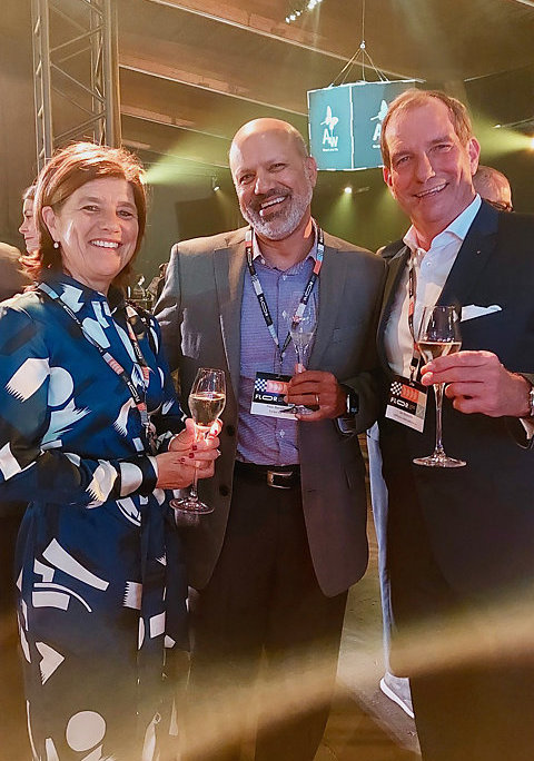 Veel internationaal bezoek op FFD 2024. Hier op foto Peter Barretto van het Canadese Torlys te midden tussen Jan Dossche COREtec en partner tijdens het buisende Gala op woensdagavond