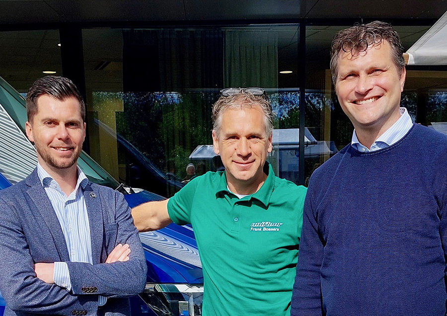 Van links Wouter Sprangers IVC Frank Bosschers Unifloor en Hans van de Ree Gerflor zijn aangenaam verbaasd over de vele vroege bezoekersjpg