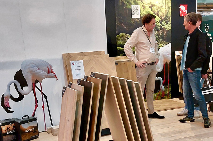 Zakendoen op de stand bij Flamingo Parket