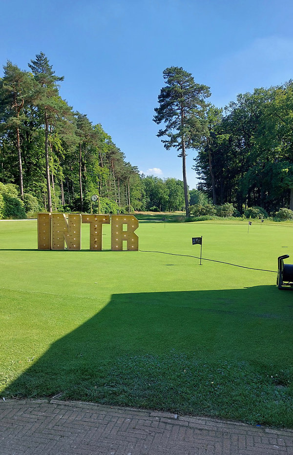 De golfbaan lag er weer schitterend bij.
