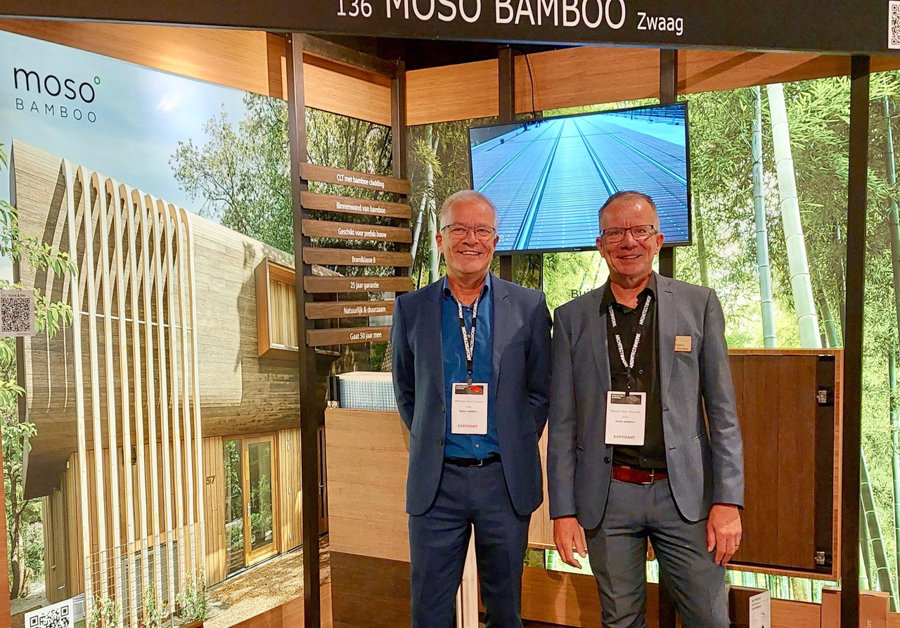 Op de stand van leverancier Moso vertelden de gebroeders Michael links en Edwin van Houten het nodige over de duurzaamheid en de kracht van bamboe