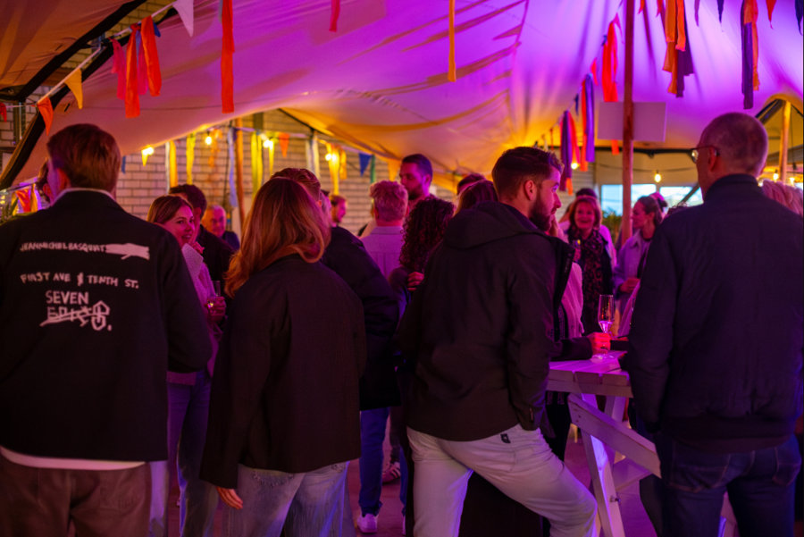 Op 10 10 vierde het Floer team samen met vrienden en familie het 10 jarig bestaan van het merk